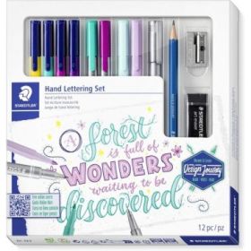Staedtler Hand Lettering Set Design Journey Pack con 4 Rotuladores Triplus Color, 2 Triplus Fineliner, 2 Triplus Textsurfer, Rotulador Metalizado Plata, Lapiz Mars Lumograph, Borrador Artistico y Afilalapices