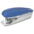 Petrus 210 Recycle Grapadora de Sobremesa - Grapa hasta 25 Hojas - 96% de Plastico Reciclado - Grapado Abierto, Cerrado y Clavado - Incluye 200 grapas Petrus 22/6 - Color Azul