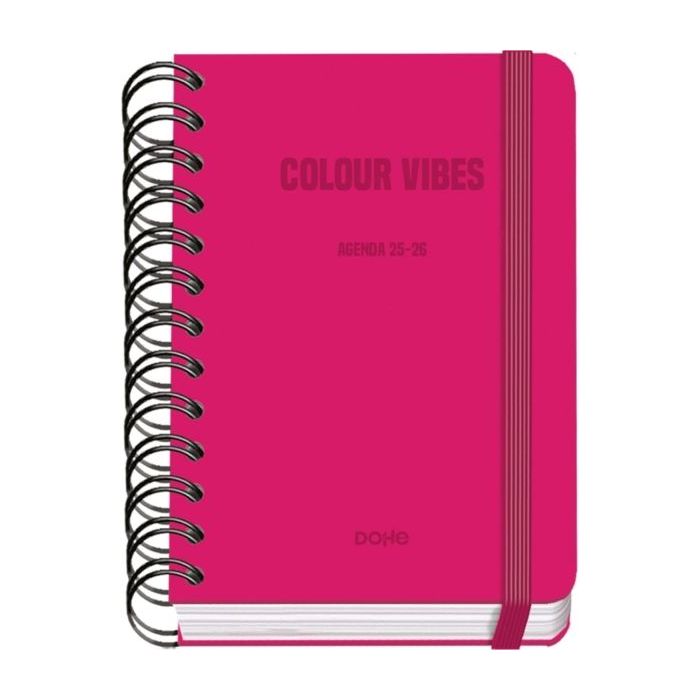 Dohe Colour Vibes Agenda Escolar 25/26 Espiral Wire?o A6 - Dia Pagina - Papel 80g/m2 - 4 Hojas de Pegatinas - Cubierta de Carton Plastificado - Cierre con Goma Elastica - Color Rosa