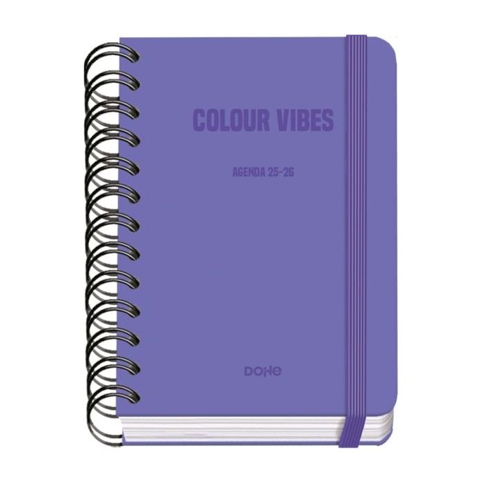 Dohe Colour Vibes Agenda Escolar 25/26 Espiral Wire?o A6 - Dia Pagina - Papel 80g/m2 - 4 Hojas de Pegatinas - Cubierta de Carton Plastificado - Cierre con Goma Elastica - Color Morado