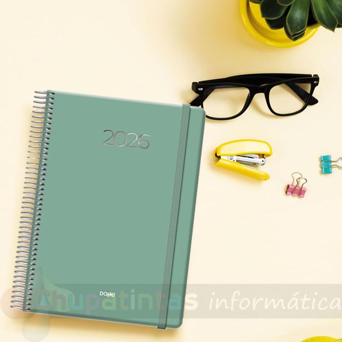 Dohe Denver Agenda Anual - Dia Pagina - Sabado y Domingo misma Pagina - Cierre con Goma Elastica - Tamaño 15x21cm - Color Verde